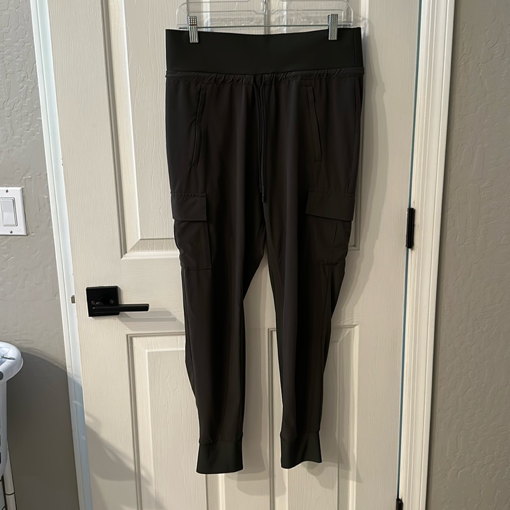 Athleta Army Green Cargo Joggers, size 6